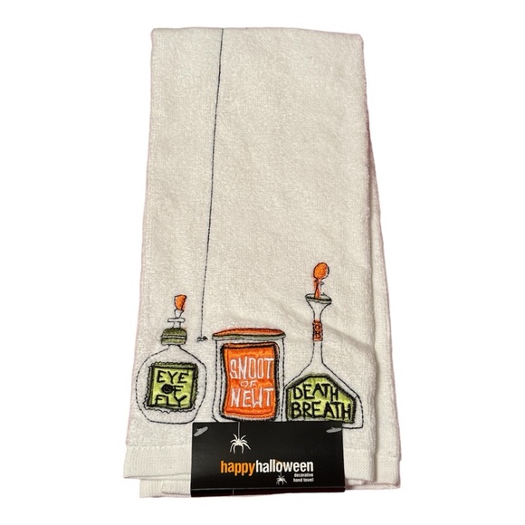 Kohl's Other - NWT Halloween Hand Towel Potion Bottles